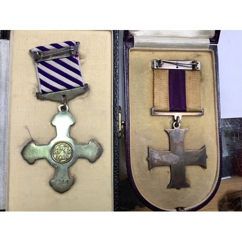 452 - A WW2 Distinguished Flying Cross in original fitted box, unnamed as issued, accompanied with the Buc... 