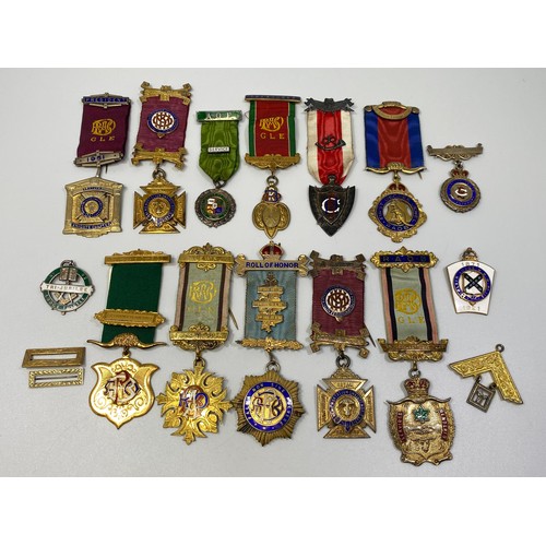 225 - Fifteen various silver Masonic jewels including Rotherham & Dist, RAOB dated 1969, Lewis Lodge, Orde... 