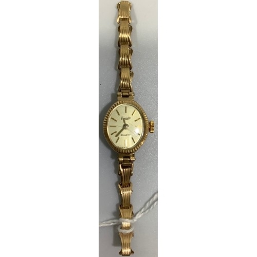 237 - A ladies 9ct gold Everite quartz wristwatch, the silvered dial with batons denoting hours, on 9ct go... 