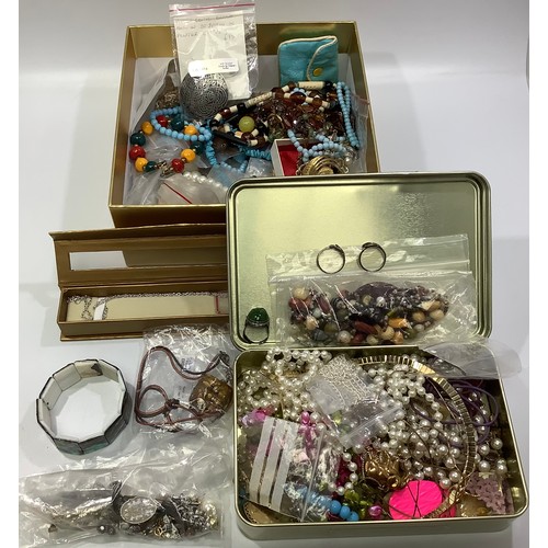 287 - A quantity of costume jewellery including a Sphinx brooch, shell bracelet, Celtic brooch marked ‘SJC... 