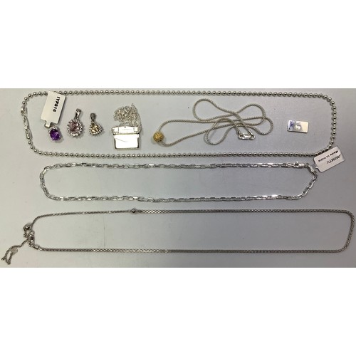 286 - Various silver pendants including a Gemporia Ratanakiri Zircon and Rhodite Garnet drop pendant (COA)... 