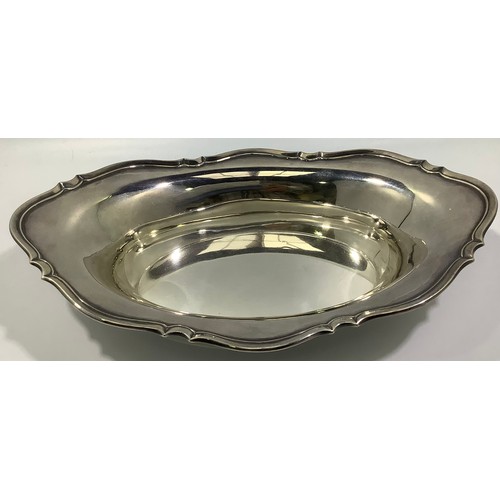 195 - An Art Deco period oval silver bread basket with shaped rim, Sheffield, 1930, maker’s mark for Manoa... 