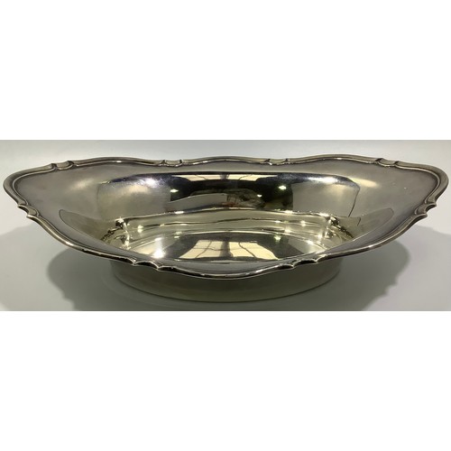 195 - An Art Deco period oval silver bread basket with shaped rim, Sheffield, 1930, maker’s mark for Manoa... 