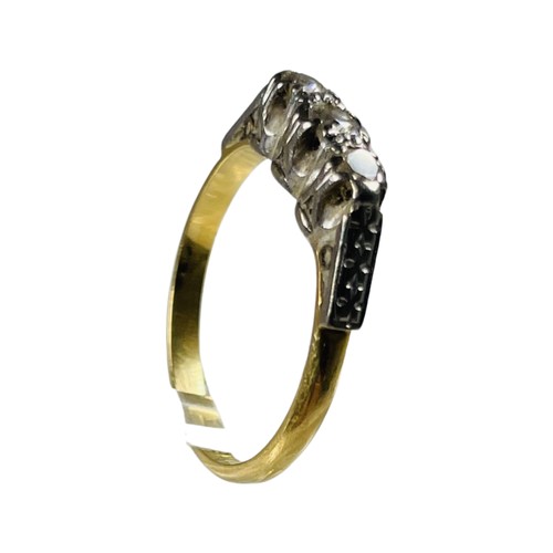 350 - An 18ct yellow gold and platinum ring, claw set with three diamonds, estimated total diamond weight ... 