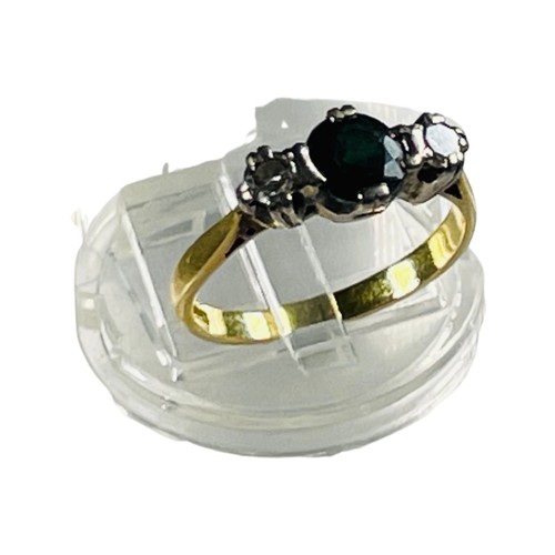 364 - An 18ct yellow gold three stone ring, set with a round faceted dark blue sapphire to the centre, and... 