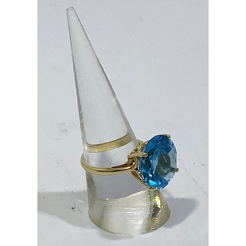 317 - An 18ct gold ring, centrally four-claw set with a large round faceted blue topaz, together with a ma... 