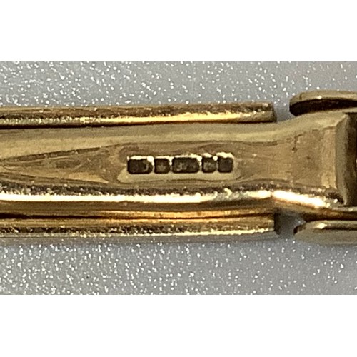 175 - A ladies 9ct gold Everite quartz wristwatch, the silvered dial with batons denoting hours, on 9ct go... 