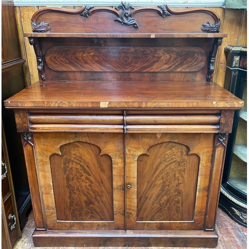 613 - A mahogany chiffonier with shaped raised back carved with acanthus leaves, pair of pulvinated drawer... 