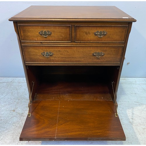 621 - A Victorian faded rosewood work table, raised on tapered column, circular base with four lions paw f... 