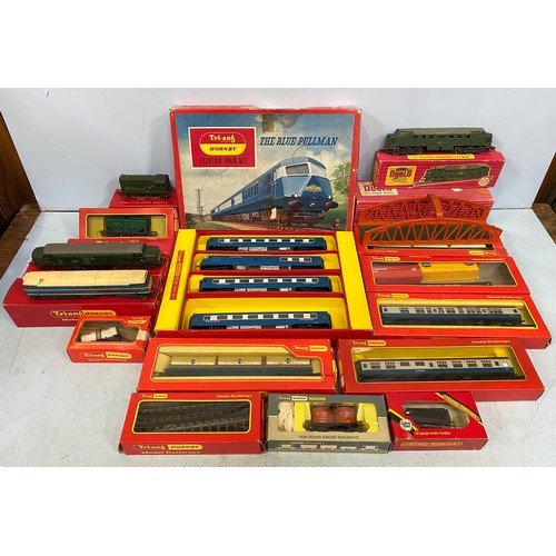 A Hornby electric train set ‘The Blue Pullman’ RS.52 with loco and ...