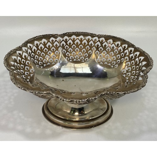 157 - A George V silver break basket, of lobed oval form with cast and applied scrollwork rim, pierced fle... 