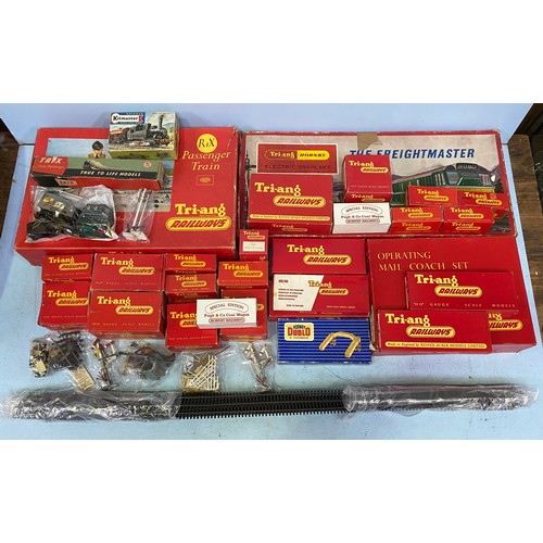 396 - A quantity of Hornby railway including three boxed part sets Operating Mail Coach Set, The Freightma... 