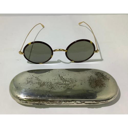 152 - A silver spectacle case, with makers mark ‘HL’, hallmarked London 1927, gross weight approximately 4... 