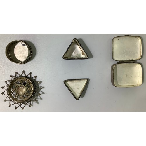 129 - Three assorted silver pill boxes, marked ‘925’, two with pierced design and central cabochon, the ot... 