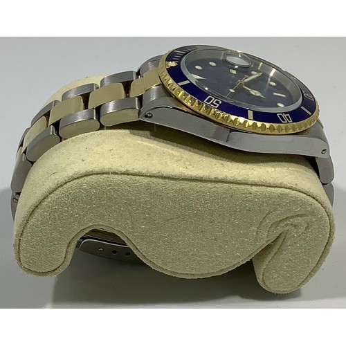 167 - A gents Rolex stainless steel and 18ct yellow gold ‘Rolesor’ Submariner wristwatch, model 16613, C.1... 
