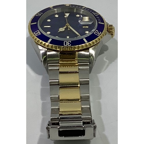 167 - A gents Rolex stainless steel and 18ct yellow gold ‘Rolesor’ Submariner wristwatch, model 16613, C.1... 