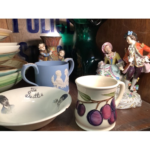 7 - A mixed lot of assorted ceramics, including a Moorcroft ‘Plum’ mug, a Moorcroft ‘Hibiscus’ trinket b... 