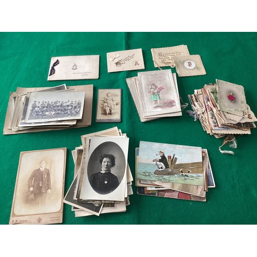 278 - As assortment of postcards, old greetings cards and ephemera – with World War One interest. This lot... 