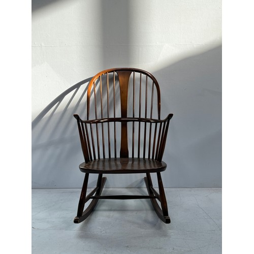 508 - An Ercol dark elm double-bow-back Chairmaker's Windsor rocking-chair, blue label to back of seat, ap... 