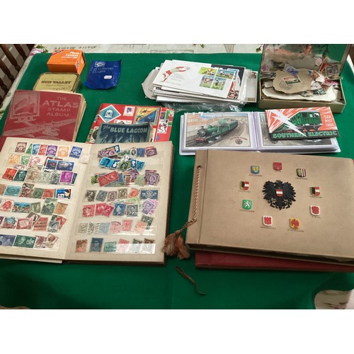 285 - A large quantity of cigarette cards and some tea cards (see 1st photo) as well as loose stamps and s... 