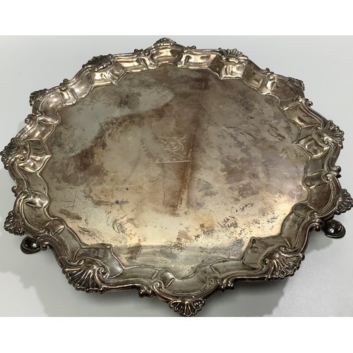 87 - A small George III silver salver by Richard Rugg I, with srpentine and shell border, bull crest to c... 