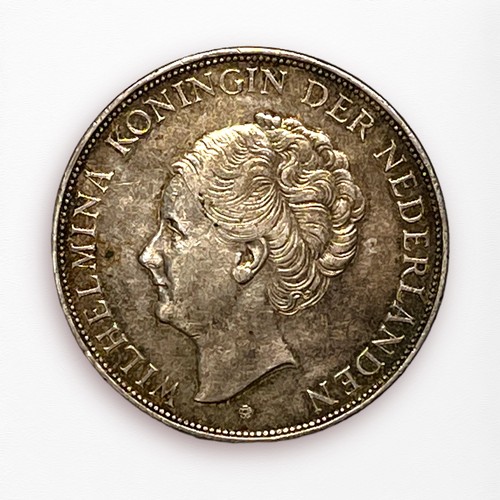 227 - A 1939 Netherlands 2 1/2 Gulden Guilders, weight 25.1g, 37.8mm, Condition: In our opinion about EF w... 