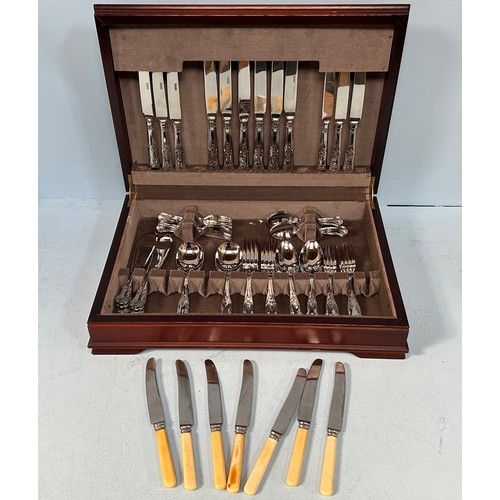 100 - A Viners of Sheffield silver-plated canteen of cutlery for six persons, in fitted, grey velvet lined... 