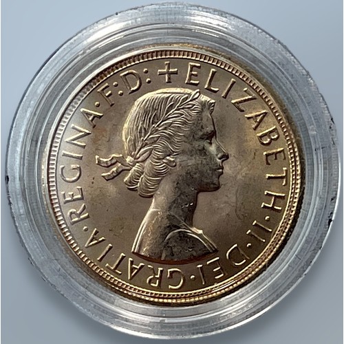 263 - A 1957 Gold Sovereign, Obv with Mary Gillick portrait ERII, rev. St. G&D after Pistrucci, 7.98g, EF,... 