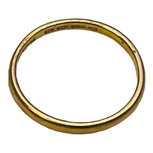 214 - A 22ct gold wedding ring, weighing 3.2 grams.