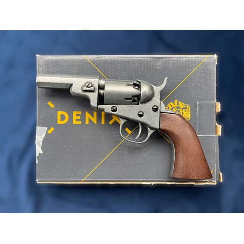 662 - A Denix Henry Rifle  G1030L (GX), and a Denix Fargo Revolver (DW) 1259G, both boxed