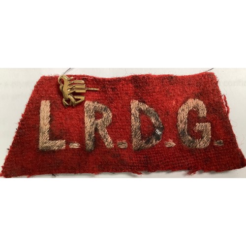 522 - A Scarce Long Range Desert Group brass cape badge, cast design of scorpion above letters 'LRDG' with... 