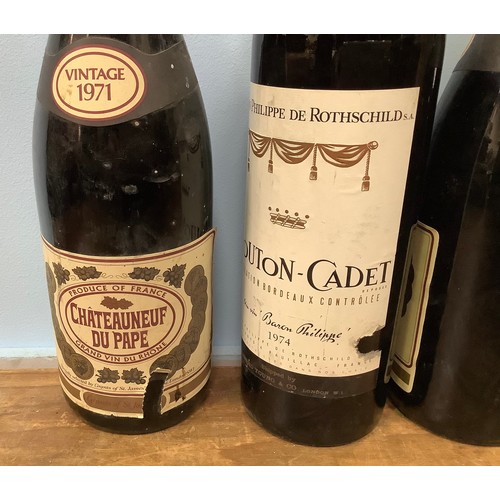 712 - Seven various bottles of French red wine, comprising, three bottles of Chateauneuf-du-Pape, Grand Vi... 