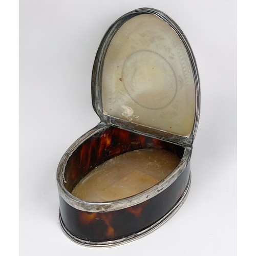 67 - An early 19th century silver, MOP and tortoiseshell oval snuff box with hinged cover, the MOP top fi... 