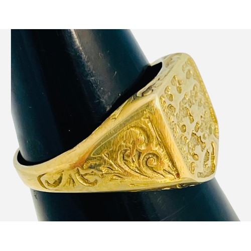 168 - A 9ct gold signet ring, cast with The Three Lions, 5.4 grams.