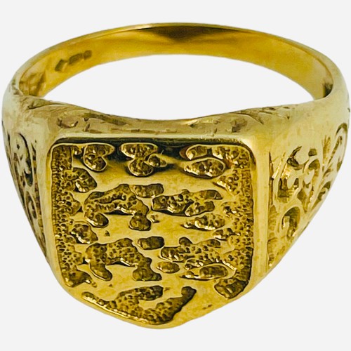 168 - A 9ct gold signet ring, cast with The Three Lions, 5.4 grams.