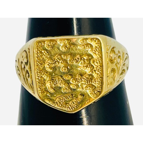 168 - A 9ct gold signet ring, cast with The Three Lions, 5.4 grams.