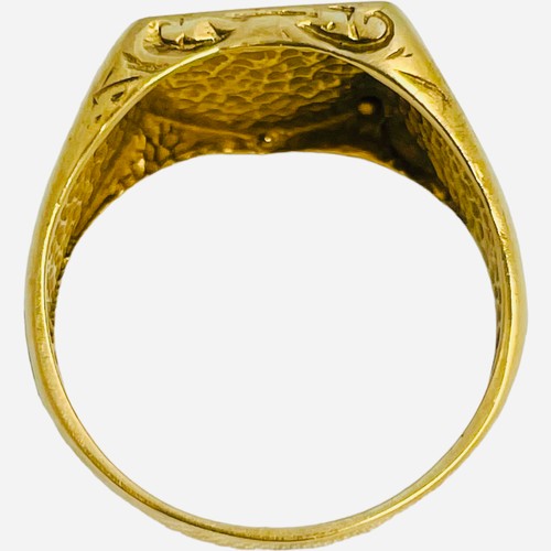 168 - A 9ct gold signet ring, cast with The Three Lions, 5.4 grams.