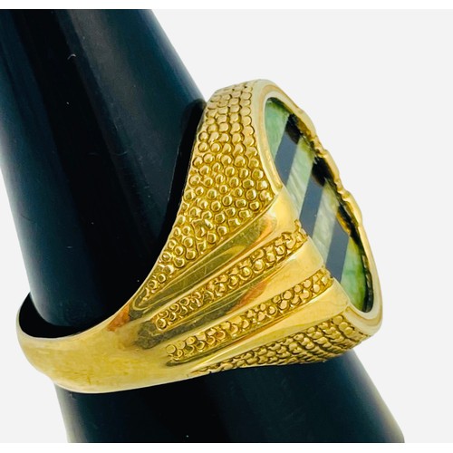 171 - A 9ct ring, set with an oval hardstone of green and black striped design, 7.3 grams gross.