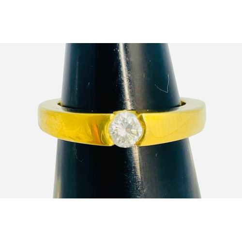 173 - An 18ct gold ring, plain band set with a single, round brilliant cut diamond, estimated weight 0.33c... 