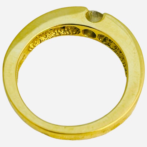 173 - An 18ct gold ring, plain band set with a single, round brilliant cut diamond, estimated weight 0.33c... 