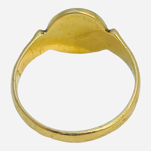 179 - A 9ct gold gents signet ring, with initialed oval shaped top, weight 5.5 grams.