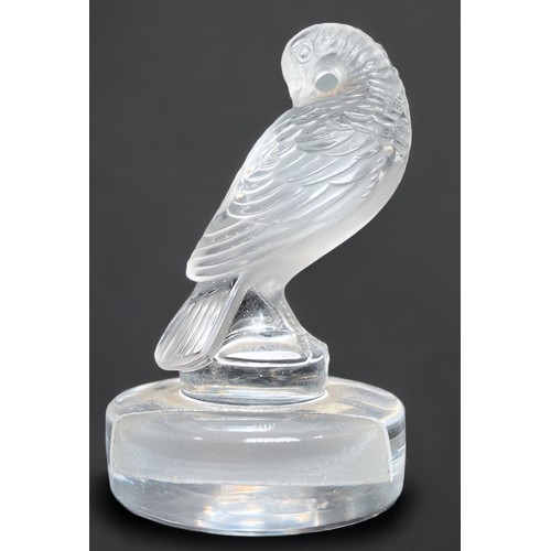 17 - A set of eight Lalique Glass Bird Menu/Place Card Holders, all with etched 'Lalique, France' marks, ... 