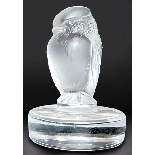 17 - A set of eight Lalique Glass Bird Menu/Place Card Holders, all with etched 'Lalique, France' marks, ... 