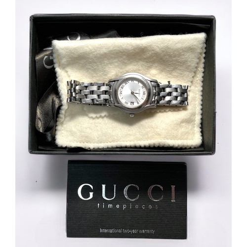 104 - A ladies stainless steel Gucci 5500L wristwatch, the silvered dial with Roman numerals denoting hour... 