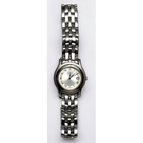 104 - A ladies stainless steel Gucci 5500L wristwatch, the silvered dial with Roman numerals denoting hour... 