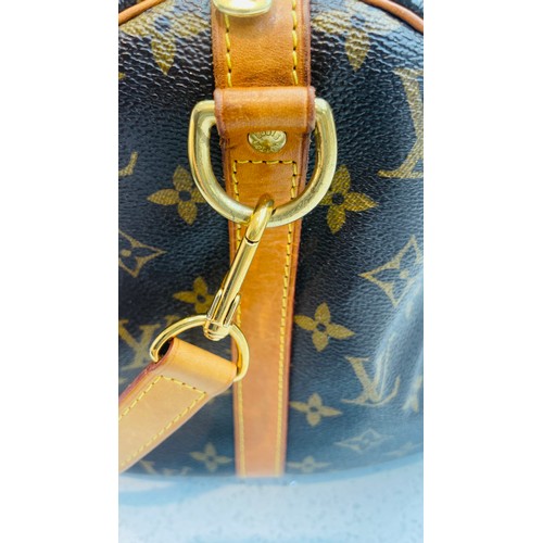 271 - A Louis Vuitton Speedy 30 Bandouleire handbag, classic monogram canvas, with leather shoulder strap,... 