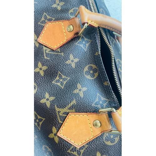 271 - A Louis Vuitton Speedy 30 Bandouleire handbag, classic monogram canvas, with leather shoulder strap,... 