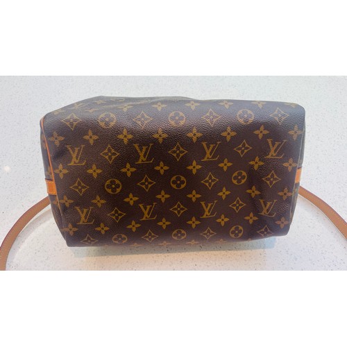 271 - A Louis Vuitton Speedy 30 Bandouleire handbag, classic monogram canvas, with leather shoulder strap,... 