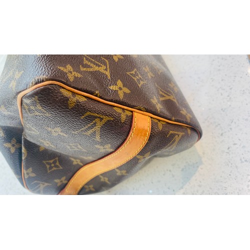 271 - A Louis Vuitton Speedy 30 Bandouleire handbag, classic monogram canvas, with leather shoulder strap,... 