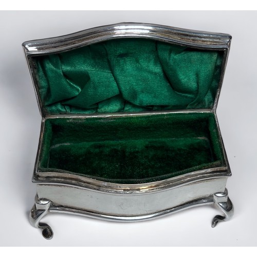 85 - An early 20th century silver casket with serpentine front, engine-turned decoration to the cover, gr... 